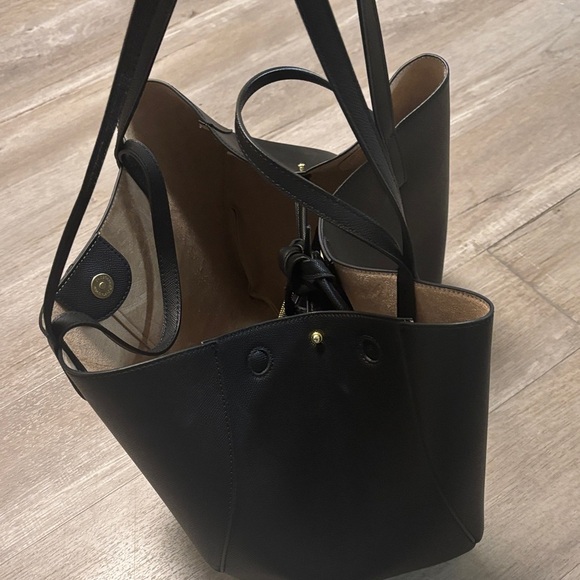 Sleek Black Leather Tote Bag - Picture 5 of 6